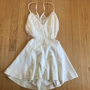 XS White mini dress V-neck with lace